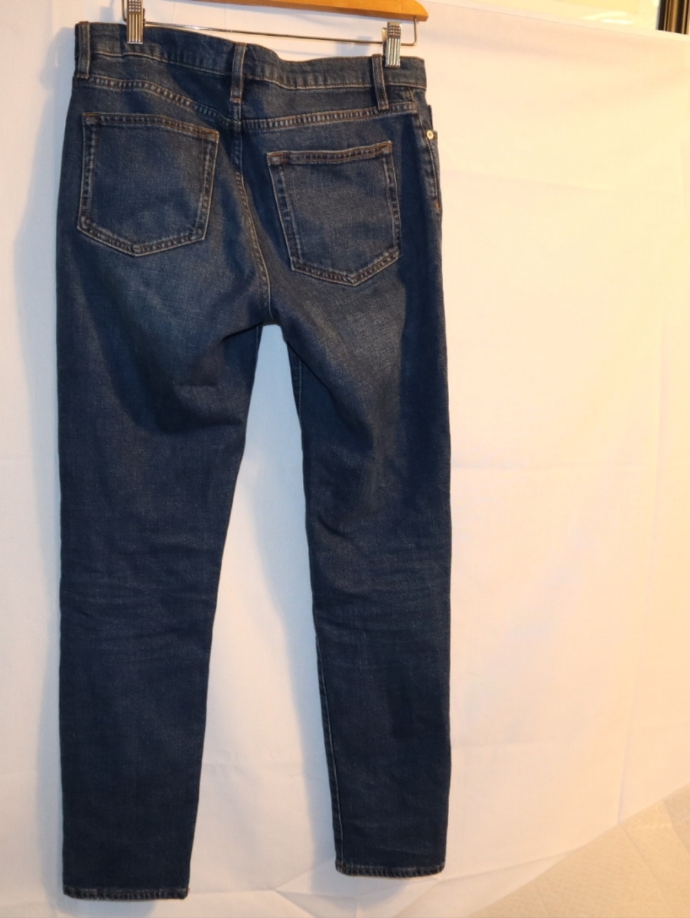The FRAME Le Garçon in "Othello" is  classic mid-rise boyfriend jean Size 27 - Picture 9 of 13